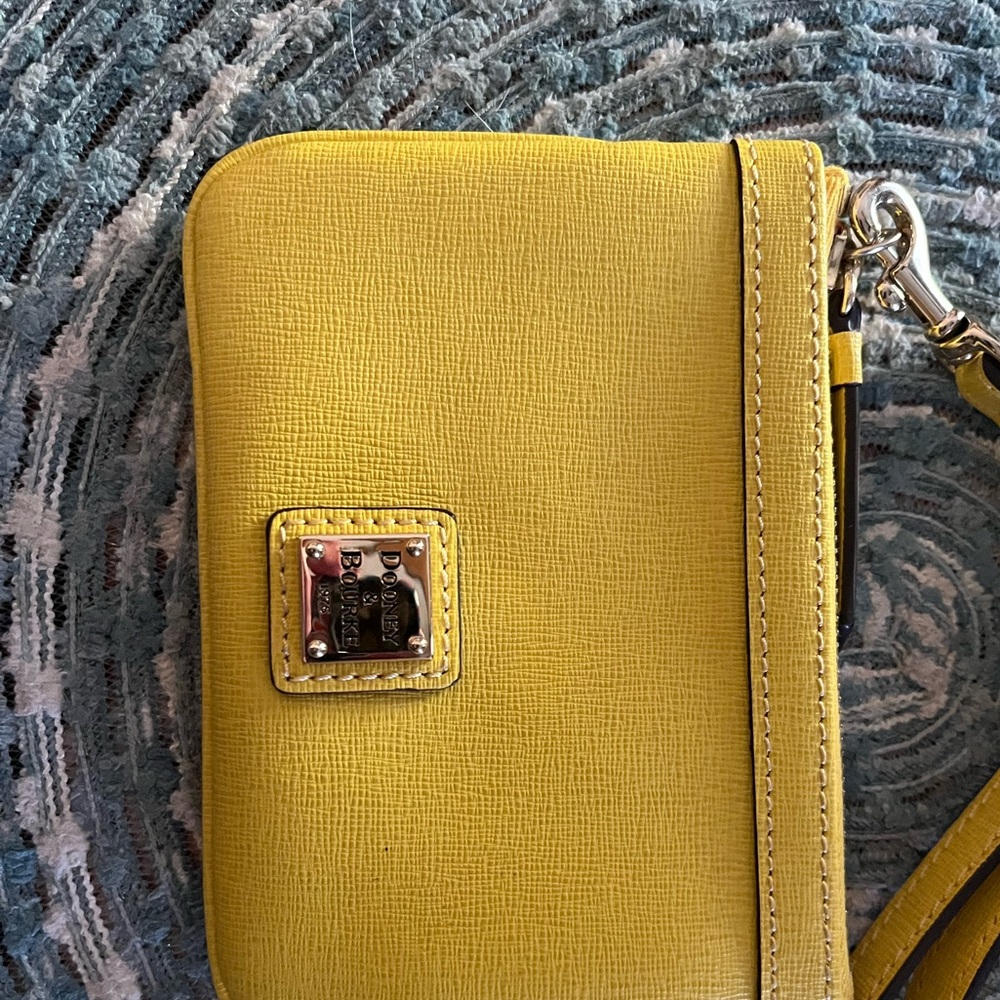 New without tags wristlet